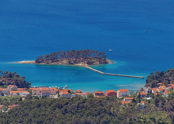 2 Bedroom Awesome In Apartman Banjol