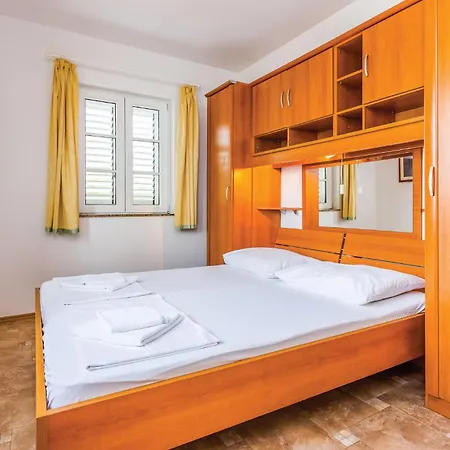 Apartment Pet Friendly In With Kitchen