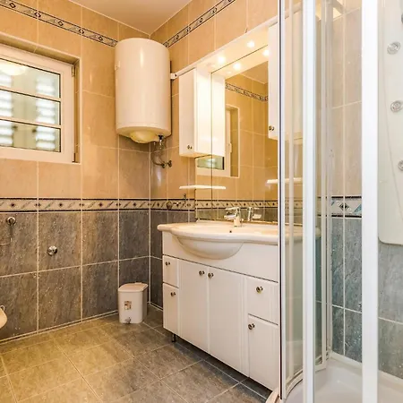 Appartamento 2 Bedroom Awesome In *