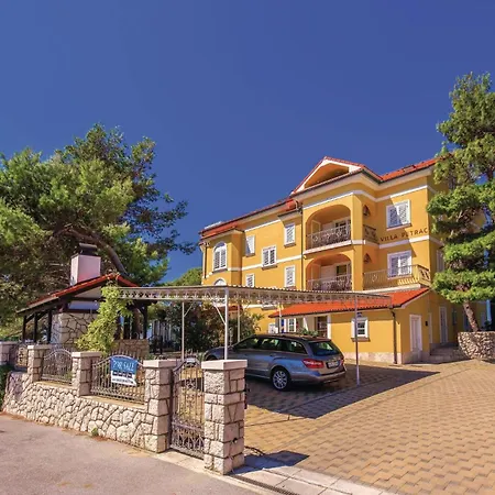 2 Bedroom Awesome In Appartamento