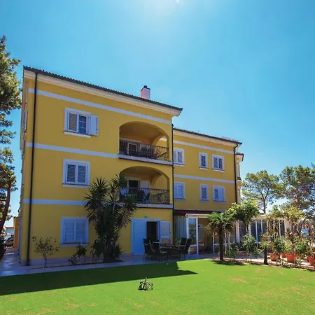 Pet Friendly In With Kitchen Apartment Banjol