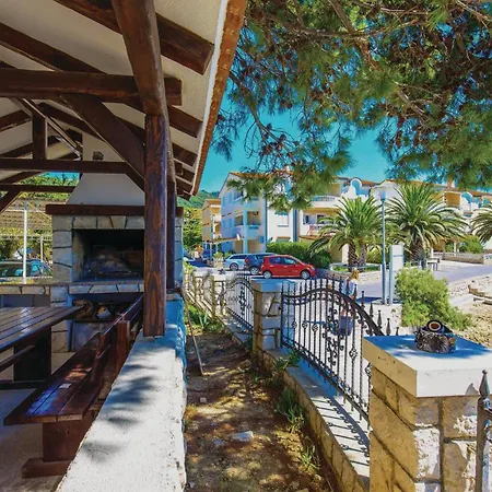 2 Bedroom Awesome In Appartamento *